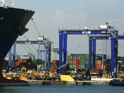 Actividad en el puerto de Valencia.