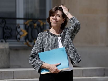 La nueva ministra francesa de Relaciones Exteriores, Catherine Colonna, tras el Consejo de Ministros de este martes en París.