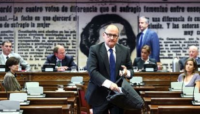 Cobos, durante su examen en el Senado en noviembre de 2010 para ser magistrado del Constitucional, en el que omitió su militancia en el PP.