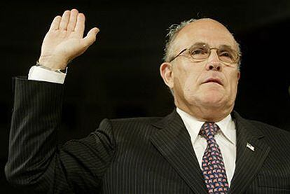 El ex alcalde de Nueva York Rudolph Giuliani, durante su comparecencia ante la comisión del 11-S.