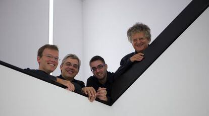 De izquierda a derecha, Ralf Ehlers, Lucas Fels, Ashot Sarkissjan e Irvine Arditti, los miembros del Arditti Quartet.