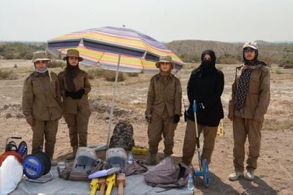 El equipo de mujeres que trabaja detectando explosivos en el sur de Iraq.