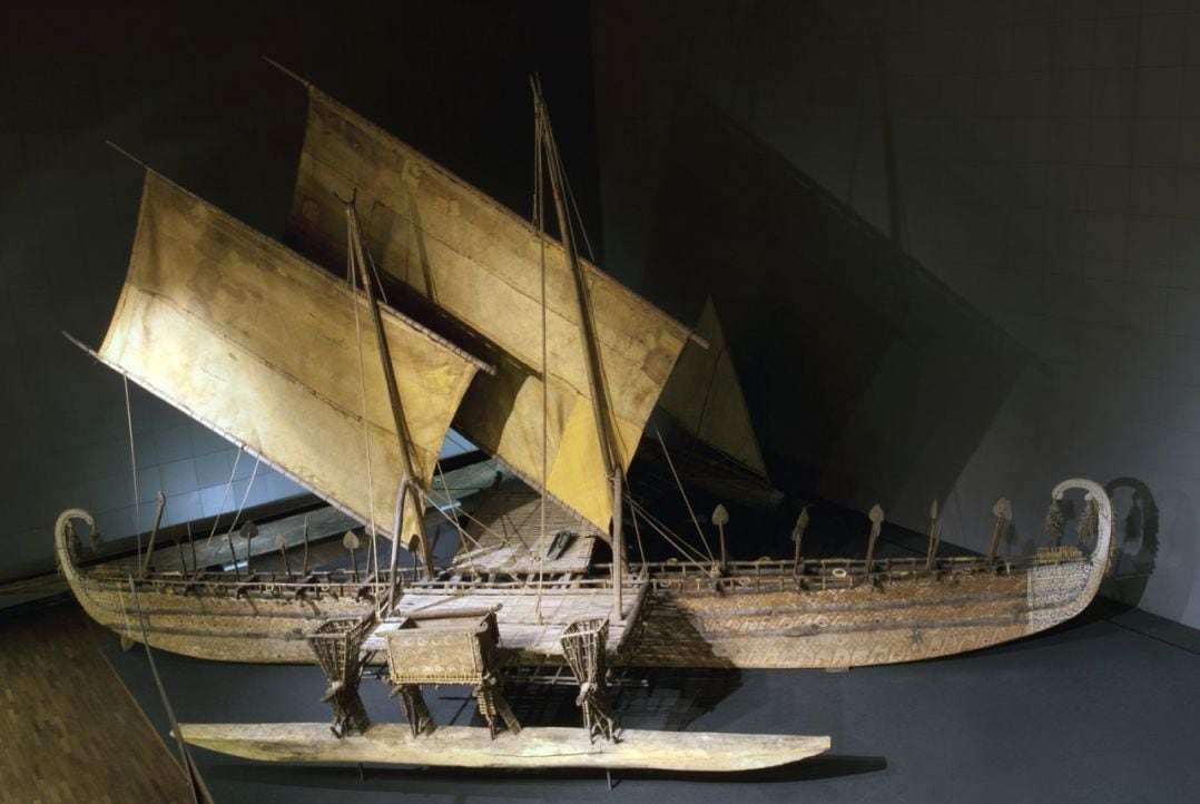 El barco más desdichado del mundo vino de los Mares del Sur y está en Berlín: una visita a la nave con batanga de la isla de Luf