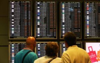 Paneles informativos con vuelos retrasados en las llegadas de la T2 del aeropuerto Adolfo Suárez Madrid-Barajas.