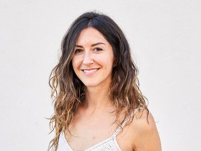 Con entusiasmo, la terapeuta ocupacional Sara Molina sostiene que al mundo de la salud mental se acercó con las tripas. Al poco tiempo de recalar en Casa Verde se enamoró de su trabajo. “Aprendes poco a poco a acompañar a estas personas heridas. Con los niños es muy rápida la sensación de que se previene, de que se cambian las cosas. Te das cuenta de que aquí sí funciona”, asegura.