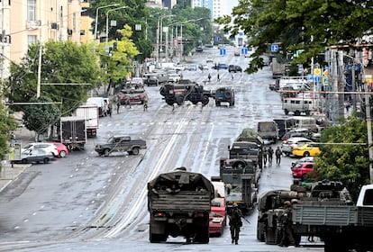 Mercenarios de Wagner, el sábado en una calle de la ciudad rusa de Rostov del Don.
