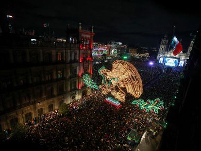 People gather at the city's Zocalo square to attend the ceremony of the "Cry of Independence" marking Mexico's Independence from Spain, in Mexico City, Mexico September 15, 2022. REUTERS/Henry Romero