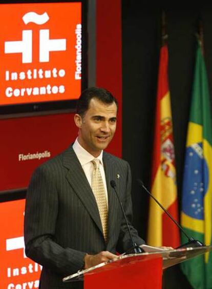 El príncipe Felipe, durante la inauguración de uno de los centros.