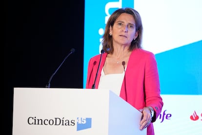 La vicepresidenta tercera del Gobierno y ministra para la Transición Ecológica y el Reto Demográfico, Teresa Ribera, ha dado la ponencia inaugural de esta segunda jornada. Poniendo el foco en el lado brillante de la transición a una economía menos contaminante, Ribera destacó las oportunidades que el cambio de modelo generará en el empleo.