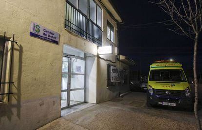 Centro de salud de Pobo de Dueñas (Guadalajara), con la zona de urgencias abierta.