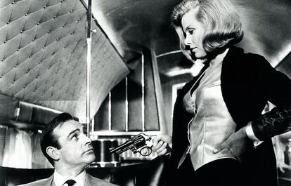 Guapas, seguras de sí mismas, inteligentes y más malas que la tiña. Así son las chicas Bond, como Pussy Galore, a quien Honor Blackman puso rostro y curvas en Goldfinger (1964).