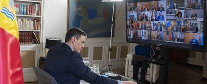El presidente del Gobierno, Pedro Sánchez, durante la videoconferencia con los presidentes autonómicos.
