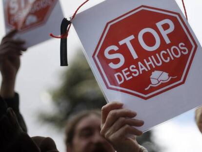 Manifestantes contra los desahucios.