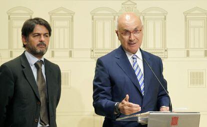 El secretario general de CDC y líder de CiU en el Parlamento catalán, Oriol Pujol (i), y el portavoz de CiU en el Congreso y dirigente de UDC, Josep Antoni Duran Lleida.
