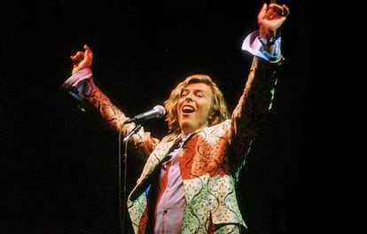 David Bowie, durante una actuación en el festival Glastonbury, el 25 de junio de 2000.