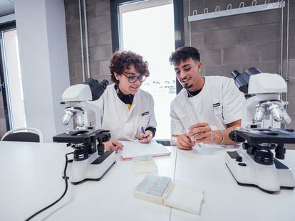 En los centros educativos de ILERNA, los estudiantes de la FP en Anatomía Patológica y Citodiagnóstico se formarán en sus laboratorios equipados con materiales de última generación.
