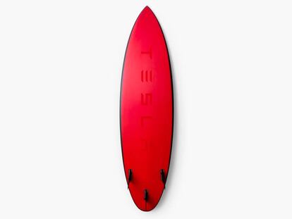 Tesla pone a la venta sus nuevas tablas de surf, y se agotan en minutos