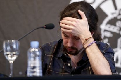 Pablo Iglesias ofreció una rueda de prensa en el Círculo de Bellas Artes de Madrid el 30 de abril tras hacer pública Juan Carlos Monedero su decisión de abandonar la dirección del partido con fuertes críticas al secretario general. En esa comparecencia, Iglesias dijo: "Quizás Juan Carlos no es un hombre de partido; es un intelectual que necesita volar". | <a href="http://politica.elpais.com/politica/2015/04/30/actualidad/1430410083_018713.html" target="blank"> IR A LA NOTICIA</a>