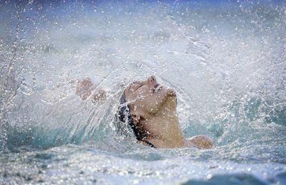 La colombiana Estefania Álvarez Piedrahita, del equipo de natación sincronizada, en una sesión de entrenamiento.