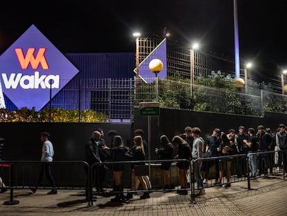 Varios jóvenes acceden a la discoteca Waka, en una imagen de archivo.