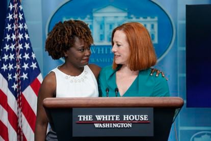 Karine Jean-Pierre (on the left) and Jen Psaki, at the press conference this Thursday.