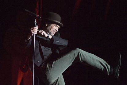 Joaquín Sabina, durante el concierto número 70 de la gira <i>Vinagre y rosas </i>celebrado en Santander.