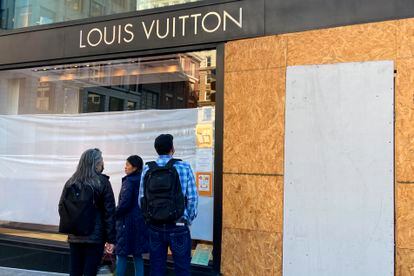 The Louis Vuitton store in Union Square was closed after dozens of thieves looted on Sunday.