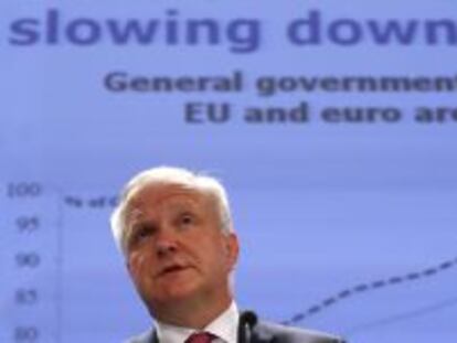 El vicepresidente de la Comisión Europea, Olli Rehn, el 3 de mayo de 2013 durante la conferencia de prensa.