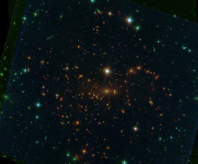 La misma imagen de SMACS 0723, tomada por el 'Hubble'.