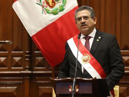 Manuel Merino toma posesión como presidente. En vídeo, el anuncio de su dimisión este domingo.