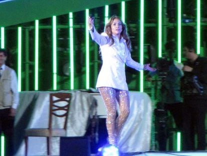 Jennifer Lopez, en su actuación para Gurbanguly Berdimuhamedow, dictador de Turkmenistán, en Avanza, cerca de la ciudad de Turkmenbashi, en la costa del mar Caspio.