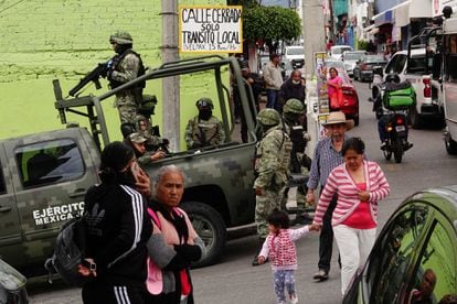 Militares durante un recorrido por las calles de Naucalpan, Estado de México, el 27 de septiembre 2022.