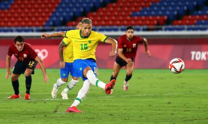 Richarlison falla el penalti en la final de fútbol masculino entre Brasil y España.
