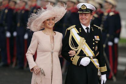 Los príncipes de Holanda, en la boda de don Felipe y doña Letizia, celebrada en Madrid el 22 de mayo de 2004. Desde sus primeros años como princesa, Máxima de Holanda ha acaparado fotografías y titulares como una de las más glamurosas y estilosas.