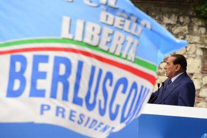 Berlusconi, en la concentraci&oacute;n contra los jueces en Brescia. 