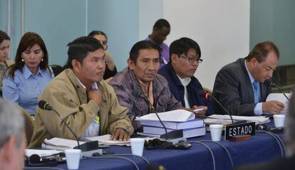 Una sesión sobre la defensa de indígenas bolivianos en la Comisión Interamericana de Derechos Humanos.