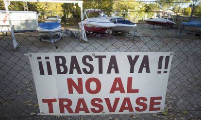 Cartel de protesta contra el trasvase Tajo-Segura