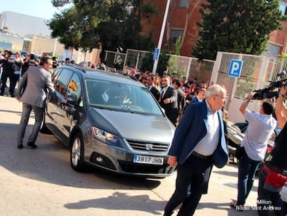 El cotxe de Torra, a l'arribada a l'institut.