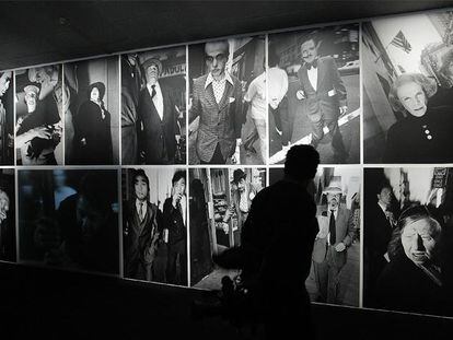 Instalación de fotografías de Bruce Gilden en las que usa el primer plano para rendir su particular homenaje a las películas de cine negro.