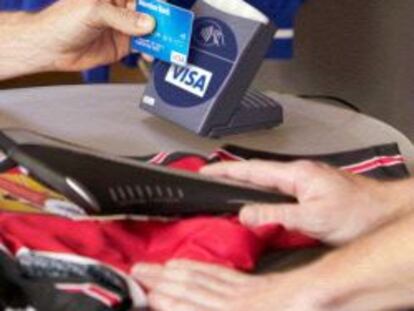 Almunia archiva el expediente contra Visa tras una rebaja del 60% en comisiones