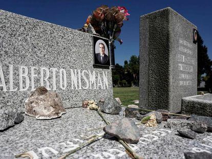 La tumba de Alberto Nisman en el cementerio judío de La Tablada, Buenos Aires.