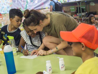 Niños en el campamento de verano Baobab de Barcelona.