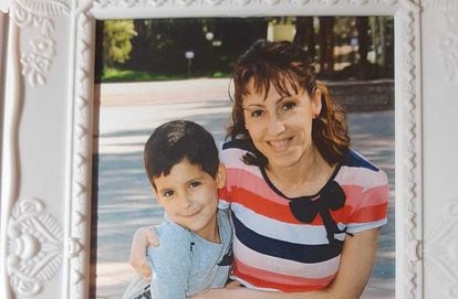 Pilar y su hijo, en una foto de hace unos años.