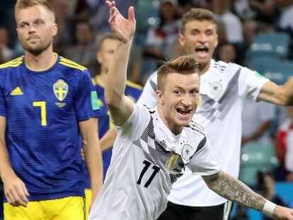 Marco Reus celebra el gol del empate contra Suecia