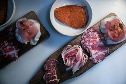 Salsicce di suino preparate dalla pizzeria Sartoria Panatieri.