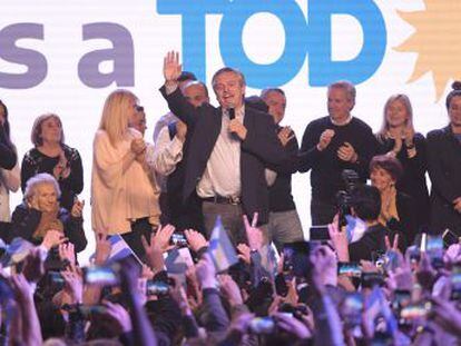 Alberto Fernández consigue más del 47% de los votos frente al 32% de Mauricio Macri y tiene la presidencia al alcance de la mano