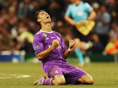 Cristiano Ronaldo celebra su tercera Champions con el Real Madrid.