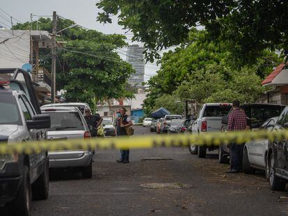Fiscales, peritos y policías, realizaron un operativo por el multihomicidio donde fueron asesinadas siete personas de una misma familia, en el municipio de Boca del Río, Veracruz, el 4 de julio de 2022.