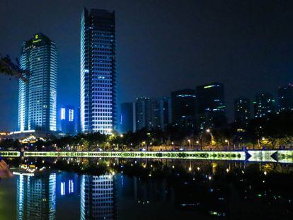 Vista nocturna de la ciudad de Chengdu, capital de la provincia de Sichuan, en China.