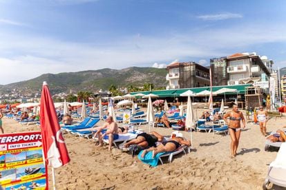 Playa de Antalya, la región turca reina del turismo.